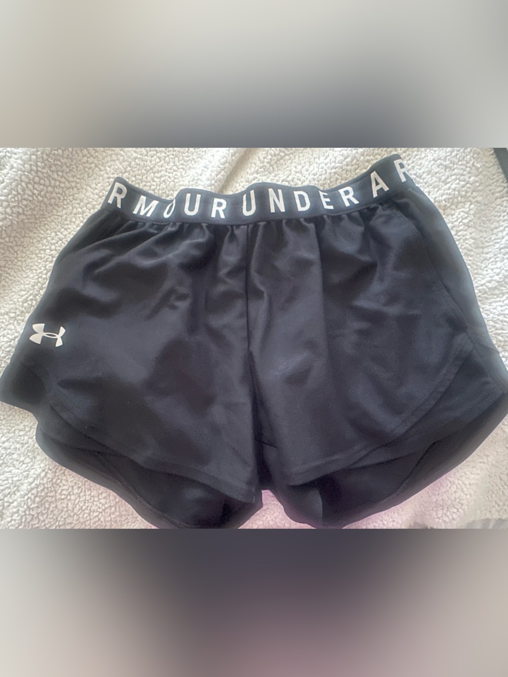 Under Armour Women’s Black HeatGear Athletic Shorts - Small